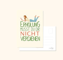 Lade das Bild in den Galerie-Viewer, Postkarte mit Affirmation Erholung und Pausen gönnen in harmonischem Farbdesign mit Illustration einer Buch lesenden Frau als Geschenk an deine beste Freundin der Erinnerung an dich selbst