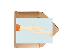 Lade das Bild in den Galerie-Viewer, Postkarte Herz aus Händen