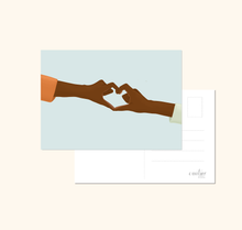 Lade das Bild in den Galerie-Viewer, Postkarte Herz aus Händen