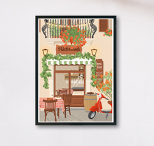 Lade das Bild in den Galerie-Viewer, Poster mit Restaurant in Italien: Es ist eine Häuserwand mit Balkon mit mediterranen Pflanzen und einer Lichterkette sowie ein Restaurant mit Schild "Restorante" zu sehen. Vor dem Restaurant steheh ein Tisch und eine rote italienische Vespa.