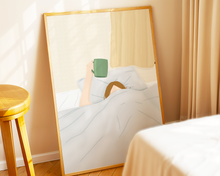 Lade das Bild in den Galerie-Viewer, Schlafzimmer Dekoration mit großem Poster einer Frau im Bett mit Kaffee