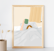 Lade das Bild in den Galerie-Viewer, Illustration einer Kaffee trinkenden Frau im Bett in beigetönen als Poster in A4 in Holz gerahmt