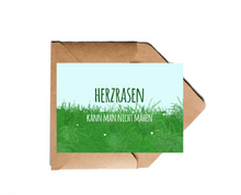 Lade das Bild in den Galerie-Viewer, Liebeskarte mit humorvollem Spruch Herzrasen kann man nicht mähen