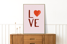 Lade das Bild in den Galerie-Viewer, Spruchposter Liebe mit Letteringin Großbuchstaben