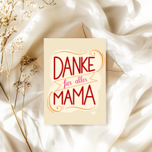 Lade das Bild in den Galerie-Viewer, Dankeskarte Mama mit Lettering Danke für alles Mama in rot auf neutralem Hintergrund