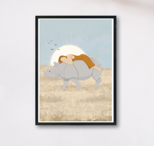 Lade das Bild in den Galerie-Viewer, Kunstdruck mit Illustration einer Frau, die bei untergehender Sonne auf einem Nashorn liegt