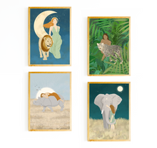 Lade das Bild in den Galerie-Viewer, Set aus 4 feministischen Postern mit Illustrationen von starken Frauen und wilden Tieren mit je Elefant, Nashorn, Leopard und Löwe als feminine Wanddekoration des Kinderzimmers