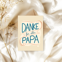 Lade das Bild in den Galerie-Viewer, Spruch Karte Danke für alles Papa mit Herz in blau auf beigem Hintergrund