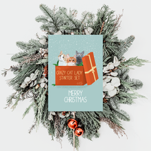 Lade das Bild in den Galerie-Viewer, Süße weihnachtliche Karte mit Katzen und Spruch Crazy Cat Lady Starter Set auf einem Hintergrund von Tannengrün