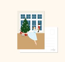 Lade das Bild in den Galerie-Viewer, Einladungskarte zum Ballett mit weihnachtlicher Illustration einer Ballerina mit Nussknacker und passendem Kraftpapier Umschlag