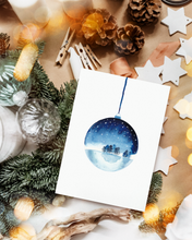 Lade das Bild in den Galerie-Viewer, besondere Grußkarte zu Weihnachten mit handgemalter aquarell Schneekugel mit winterlicher Landschaft in blau