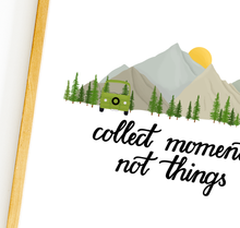 Lade das Bild in den Galerie-Viewer, Nahaufnahme Reiseposter mit Natur und Handlettering Spruch englisch