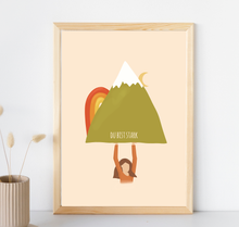 Lade das Bild in den Galerie-Viewer, Aufmunterndes Poster du bist stark mit Illustration einer Frau, die einen Berg trägtn