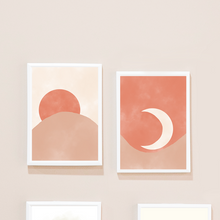 Lade das Bild in den Galerie-Viewer, Zwei Poster Mond und Sonne im boho Stil in warmen Farben minimalistisch gestaltet