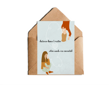 Lade das Bild in den Galerie-Viewer, Postkarte Freundschaftauf Distanz mit Spruch distance doesnt matter when souuls are connected