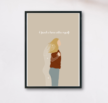 Lade das Bild in den Galerie-Viewer, Kunstdruck in dir selbst Zuhause mit Spruch I found a home within myself und Illustration einer Umarmung