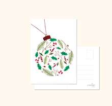 Lade das Bild in den Galerie-Viewer, minimalistische Postkarte zu Weihnachten mit abstrakter Tannenbaumkugel aus Tannengrün