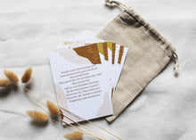 Lade das Bild in den Galerie-Viewer, Achtsamkeitsspaziergang Anleitung auf einer Karte aus dem Set 30 Tage Achtsamkeit mit Achtsamkeitsübungen