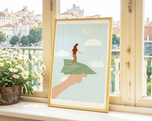 Lade das Bild in den Galerie-Viewer, Mut machender Kunstdruck Ängste überwinden mit verträumtem Motiv einer mutigen Frau auf einem Papierflieger
