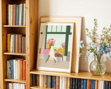 Lade das Bild in den Galerie-Viewer, Poster Blumenmarkt mit buntem Motiv einer dunkelhäutigen Frau mit Blumenstrauß vor einem Blumenladen
