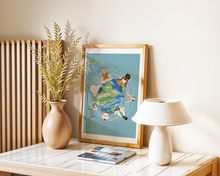 Lade das Bild in den Galerie-Viewer, Tischdekoration als politisches Statement mit Poster von Männern und Frauen verschiedener Hautfarben auf der Mutter Erde
