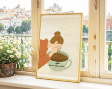 Lade das Bild in den Galerie-Viewer, Kunstdruck Kaffee mit englischem Spruch coffee because adulting is hard und Illustration einer Frau, die sich mit Kaffee wäscht
