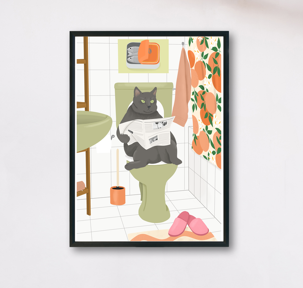 Badezimmer Poster mit surrealer Illustration einer Katze, die Zeitung lesend auf einer Toilette in einem retro Badezimmer sitzt