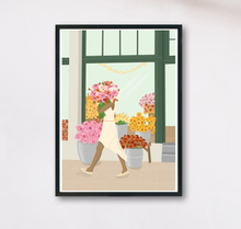 Lade das Bild in den Galerie-Viewer, Kunstdruck mit Illustration einer Frau mit Blumenstrauß vor einem Blumenmarkt
