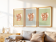Lade das Bild in den Galerie-Viewer, Kunstdruck Selbstliebe mit Lettering love yourself und Herz im maximalistischen Design
