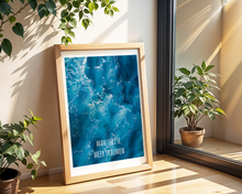 Lade das Bild in den Galerie-Viewer, detaillierte Meeresillustration und Spruch man sollte Meer träumen für Meeresliebhaber

