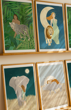 Lade das Bild in den Galerie-Viewer, Poster Set mit gezeichneten Frauen und Tieren in verschiedener Anordnung
