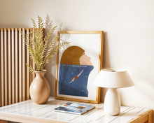 Lade das Bild in den Galerie-Viewer, Tischdekoration mit Poster zur Persönlichkeitsentwicklung und Lettering
