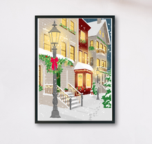 Lade das Bild in den Galerie-Viewer, Poster mit moderner Illustration eines Winterabends in einer Kleinstadt mit Weihnachtsdekoration an Fenster und Türen und Schnee in den Formaten A3 und A4
