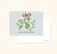 Lade das Bild in den Galerie-Viewer, weihnachtliche Liebeskarte mit Spruch meet me under the mistletoe
