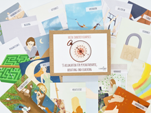 Lade das Bild in den Galerie-Viewer, Wertekartenset "Mein innerer Kompass" in einer Pappbox, die auf Wertekarten liegt. Die Karten zeigen jeweils eine Illustration des Wertes sowie den Wert ausgeschrieben als Wort.
