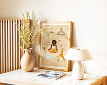 Lade das Bild in den Galerie-Viewer, feminines Poster mit Motiv von jungen Frauen, die meditieren und Yoga machen als Teil einer boho Tischdekoration
