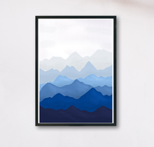 Lade das Bild in den Galerie-Viewer, Kunstdruck mit blauen Bergen im minimalistischen skandinavischen Design
