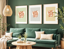 Lade das Bild in den Galerie-Viewer, Statement Poster Selbstliebe mit Lettering love yourself und Herz in beige, grün oder blau
