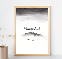 Lade das Bild in den Galerie-Viewer, Kunstdruck Wanderlust mit minimalistischen Bergen
